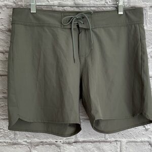 Carve Designs Noosa shorts size 4